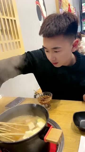 弟弟背着我吃瓜,揭秘弟弟的“秘密”行为