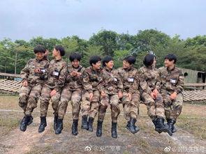 乌克兰女兵吃瓜,战火中的甜蜜瞬间